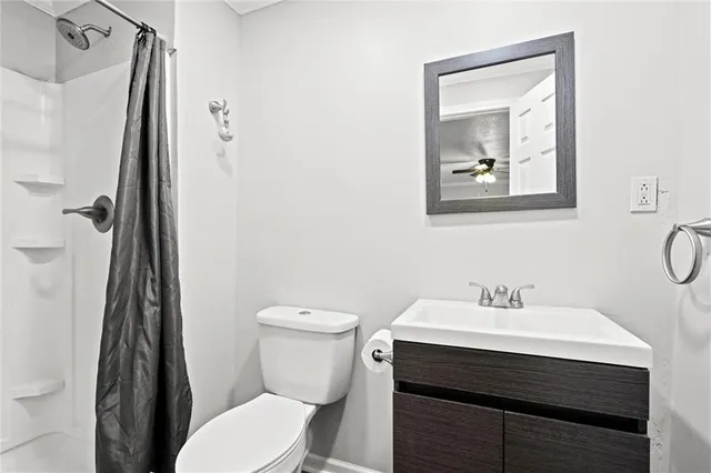 $259,999 | 411 North Queen Ridge Avenue, Independence, MO 64056