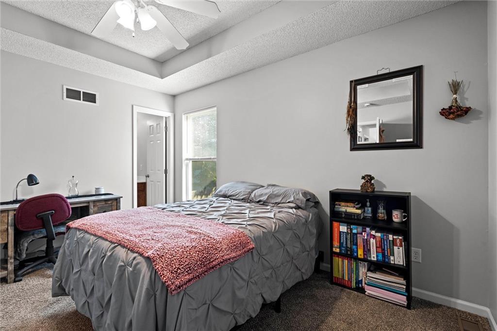 411 North Queen Ridge Avenue Independence, MO 64056 - Photo 13 of 37