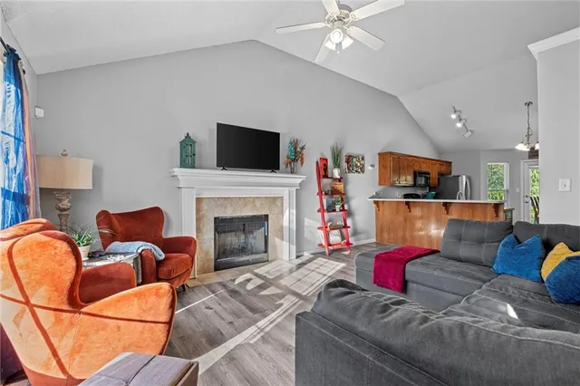 $259,999 | 411 North Queen Ridge Avenue, Independence, MO 64056