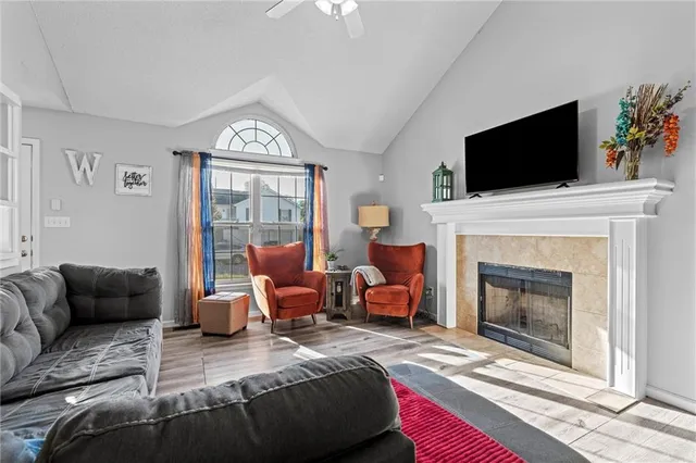 $259,999 | 411 North Queen Ridge Avenue, Independence, MO 64056