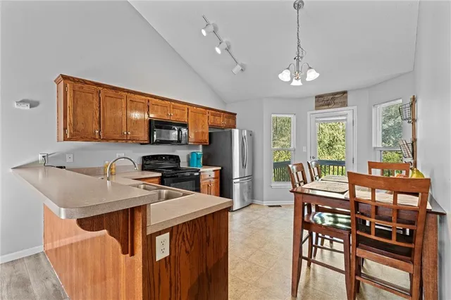 $259,999 | 411 North Queen Ridge Avenue, Independence, MO 64056