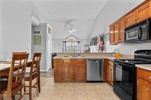 $259,999 | 411 North Queen Ridge Avenue, Independence, MO 64056