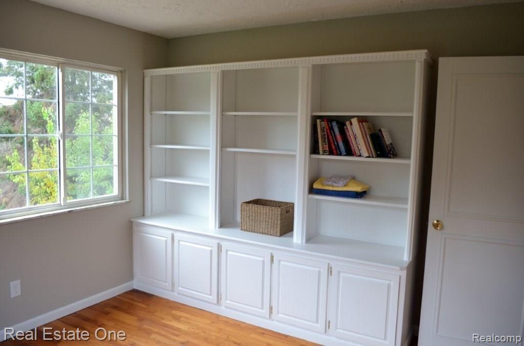 7040 Linden Road Fenton, MI 48430 - Photo 12 of 35 Linden Rd 030.jpg