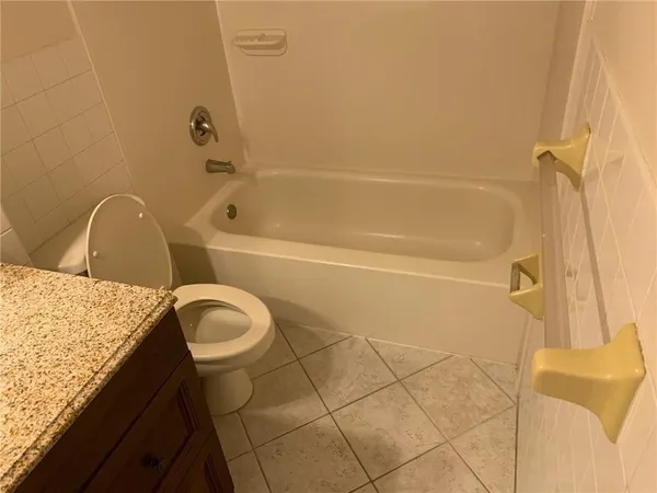 $1,795 | 206 Southwest 1st Street, Unit J4, Pompano Beach, FL 33060