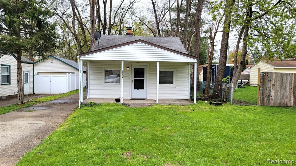 21227 Rensselaer Street Farmington, MI 48336 - Photo 2 of 13