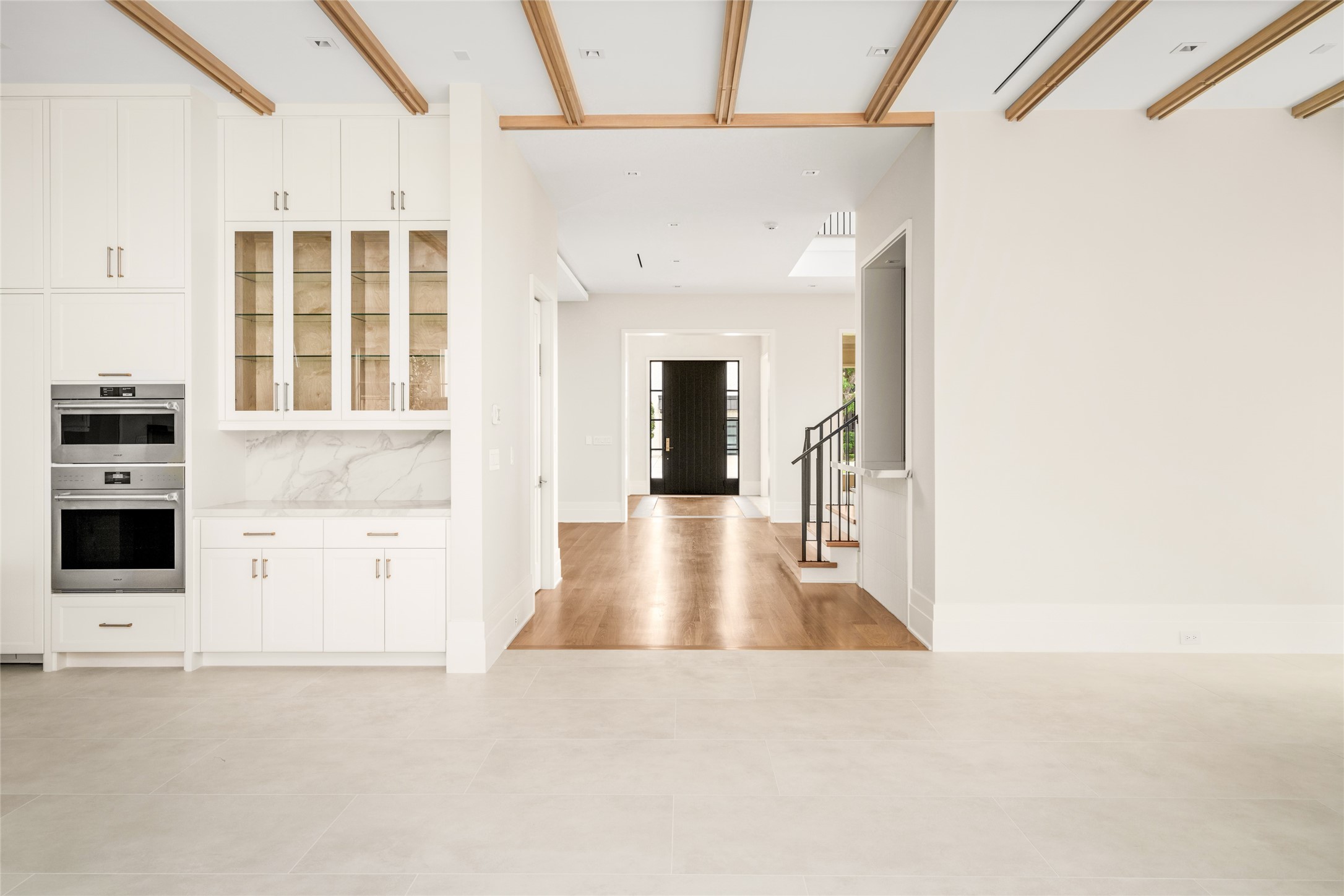 4006 Overbrook Lane Houston, TX 77027 - Photo 10 of 50 A seamless transition from Italian porcelain to French oak defines the home’s thoughtful flow and material contrast.