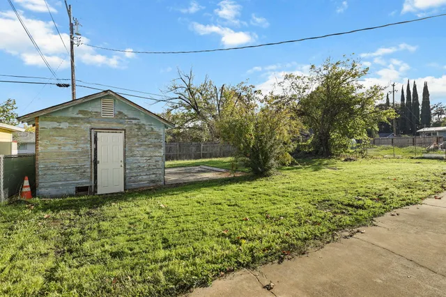 a house view with a outdoor space