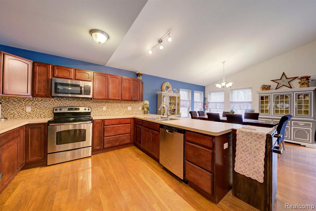 48107 Hanford Road Canton, MI 48187 - Photo 15 of 60