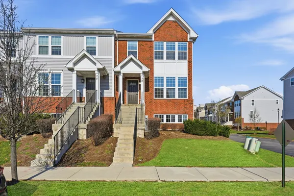 $480,000 | 72 Nicholas Drive East, Des Plaines, IL 60016