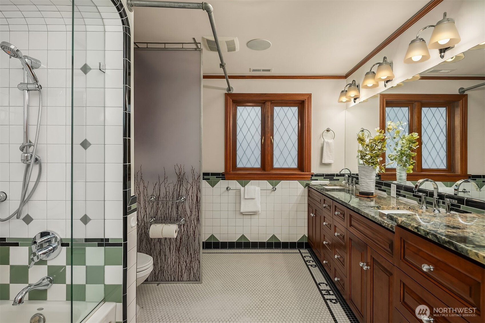 2409 29th Avenue West Seattle, WA 98199 - Photo 18 of 40