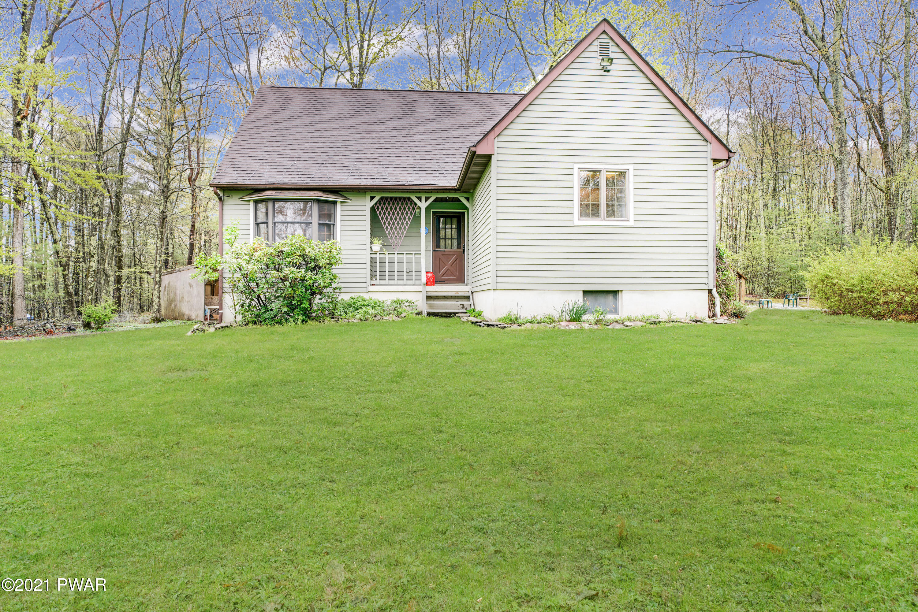 187 Pedersen Ridge Road Milford, PA 18337 - Photo 4 of 35 DSC09157fuse