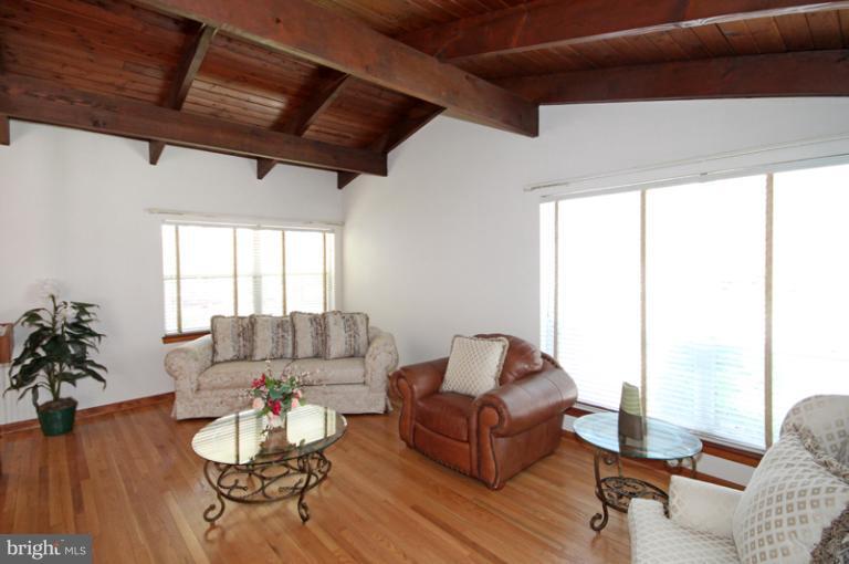 4125 Roberts Road Fairfax, VA 22032 - Photo 12 of 28 Living Room