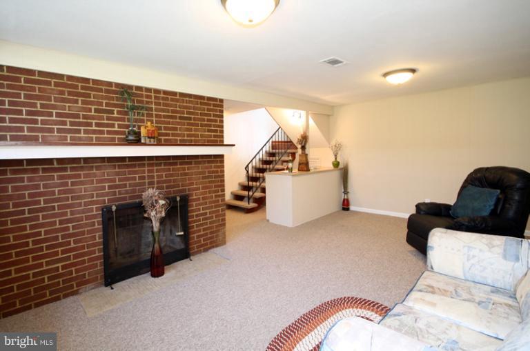 4125 Roberts Road Fairfax, VA 22032 - Photo 14 of 28 Family Room