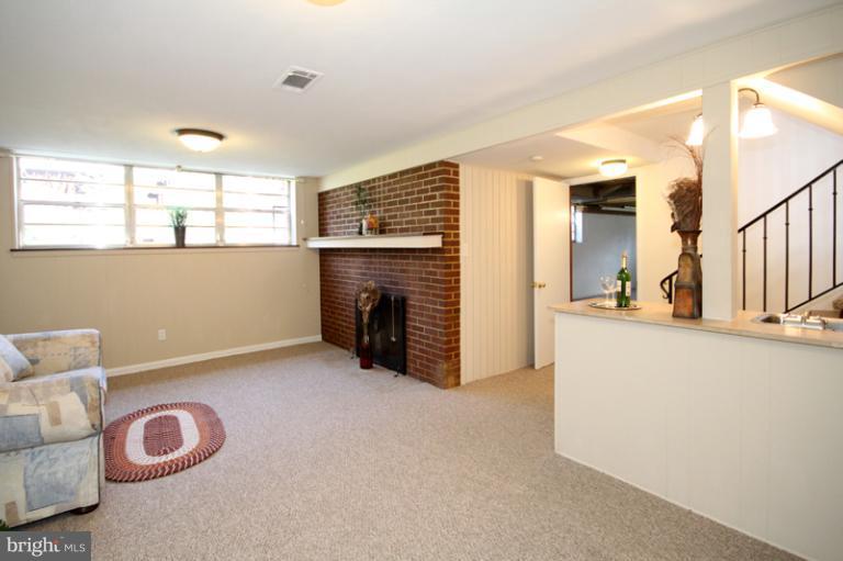 4125 Roberts Road Fairfax, VA 22032 - Photo 18 of 28 Family Room