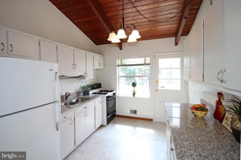 4125 Roberts Road Fairfax, VA 22032 - Photo 26 of 28 Kitchen