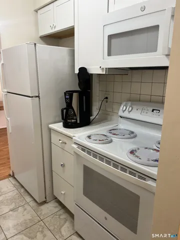 $1,700 | 285 Savin Avenue, Unit A5, West Haven, CT 06516