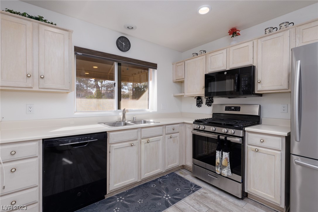 2608 Springridge Drive Las Vegas, NV 89134 - Photo 10 of 30