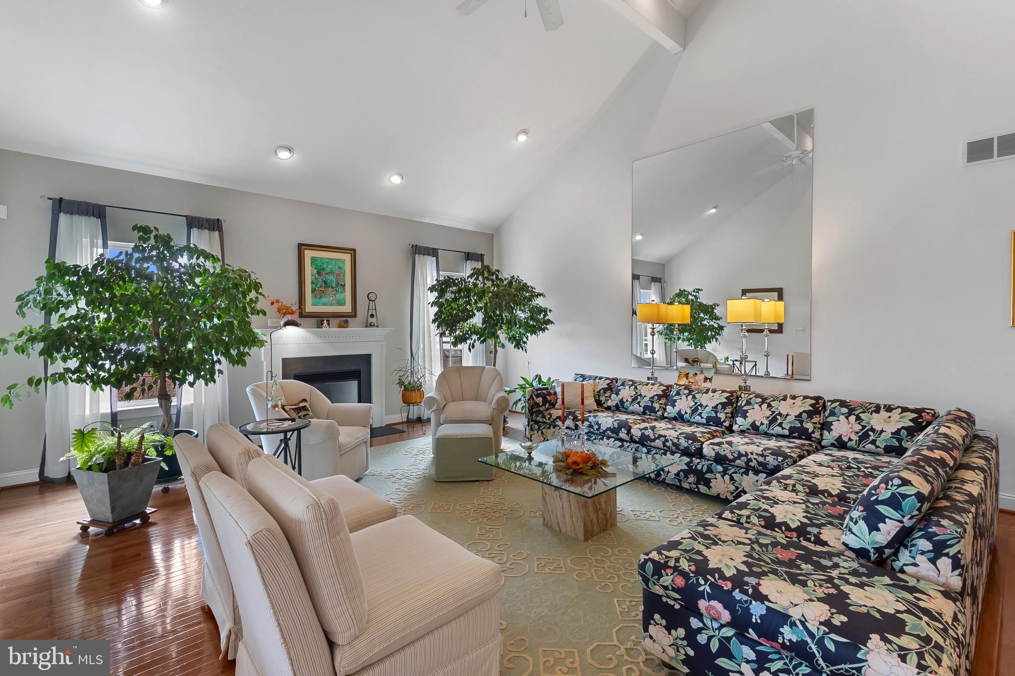 121 Devalinder Drive Newark, DE 19702 - Photo 16 of 41 Living Room