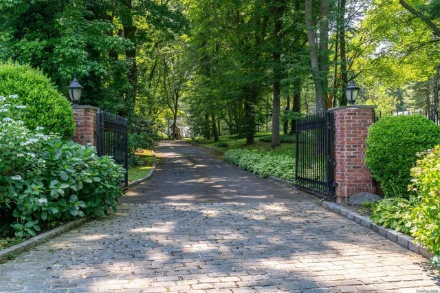 $9,900,000 | 18 Hicks Lane, Sands Point, NY 11050