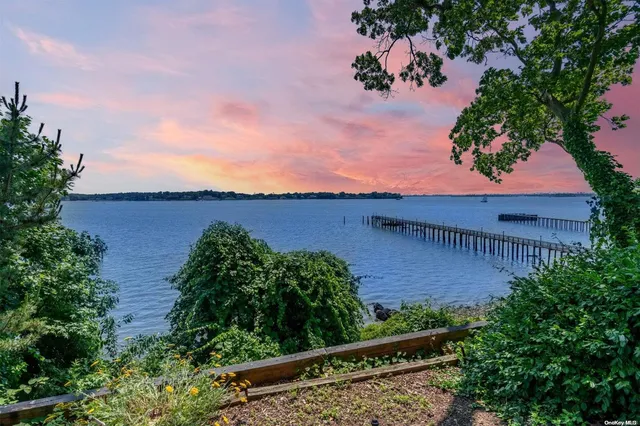 $9,900,000 | 18 Hicks Lane, Sands Point, NY 11050