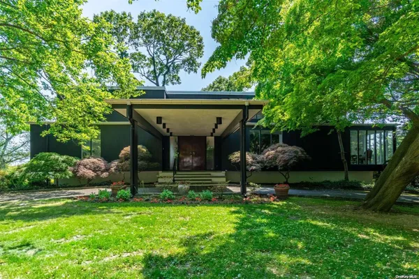 $9,900,000 | 18 Hicks Lane, Sands Point, NY 11050
