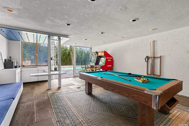 $9,900,000 | 18 Hicks Lane, Sands Point, NY 11050