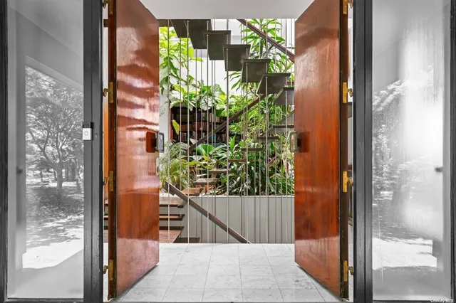 $9,900,000 | 18 Hicks Lane, Sands Point, NY 11050