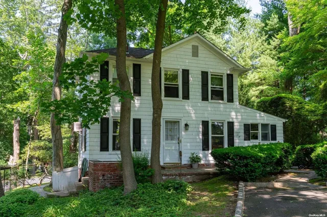 $9,900,000 | 18 Hicks Lane, Sands Point, NY 11050