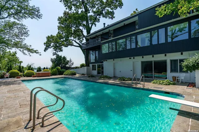 $9,900,000 | 18 Hicks Lane, Sands Point, NY 11050