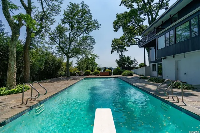 $9,900,000 | 18 Hicks Lane, Sands Point, NY 11050