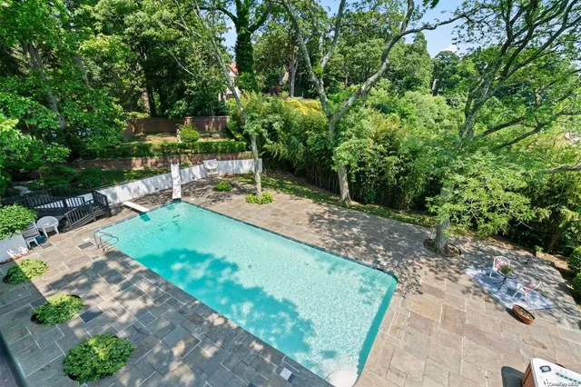 $9,900,000 | 18 Hicks Lane, Sands Point, NY 11050