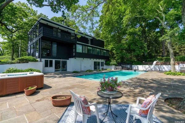 $9,900,000 | 18 Hicks Lane, Sands Point, NY 11050