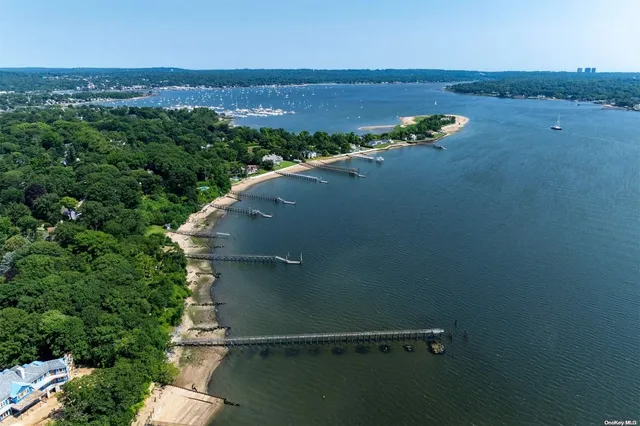 $9,900,000 | 18 Hicks Lane, Sands Point, NY 11050