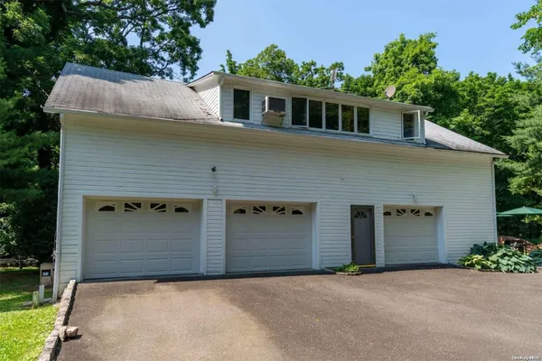 $9,900,000 | 18 Hicks Lane, Sands Point, NY 11050