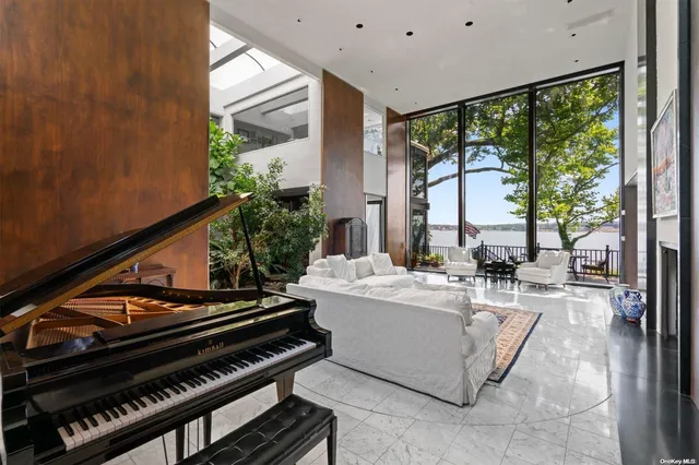 $9,900,000 | 18 Hicks Lane, Sands Point, NY 11050