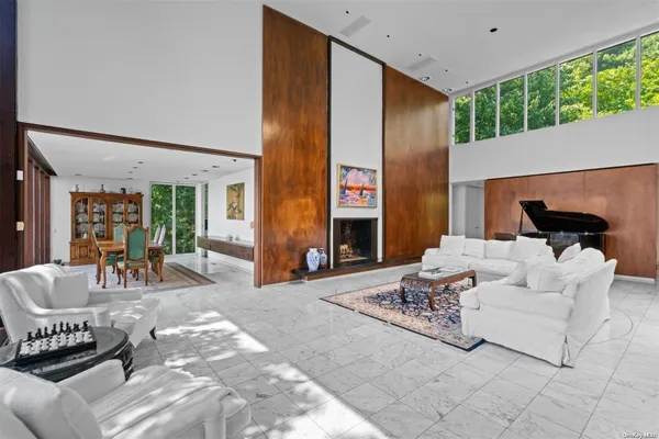 $9,900,000 | 18 Hicks Lane, Sands Point, NY 11050