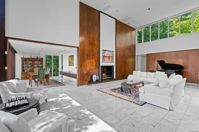 $9,900,000 | 18 Hicks Lane, Sands Point, NY 11050