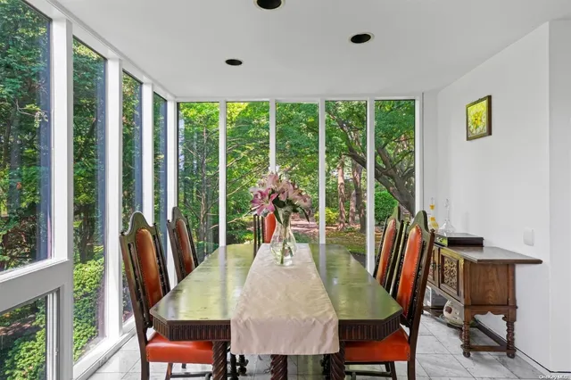 $9,900,000 | 18 Hicks Lane, Sands Point, NY 11050