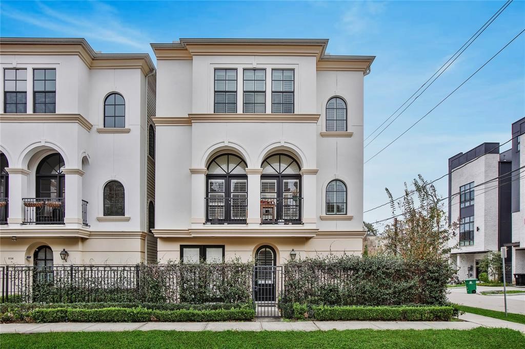 602 Knox Street Houston, TX 77007 - Photo 1 of 26 Front Elevation :: 1