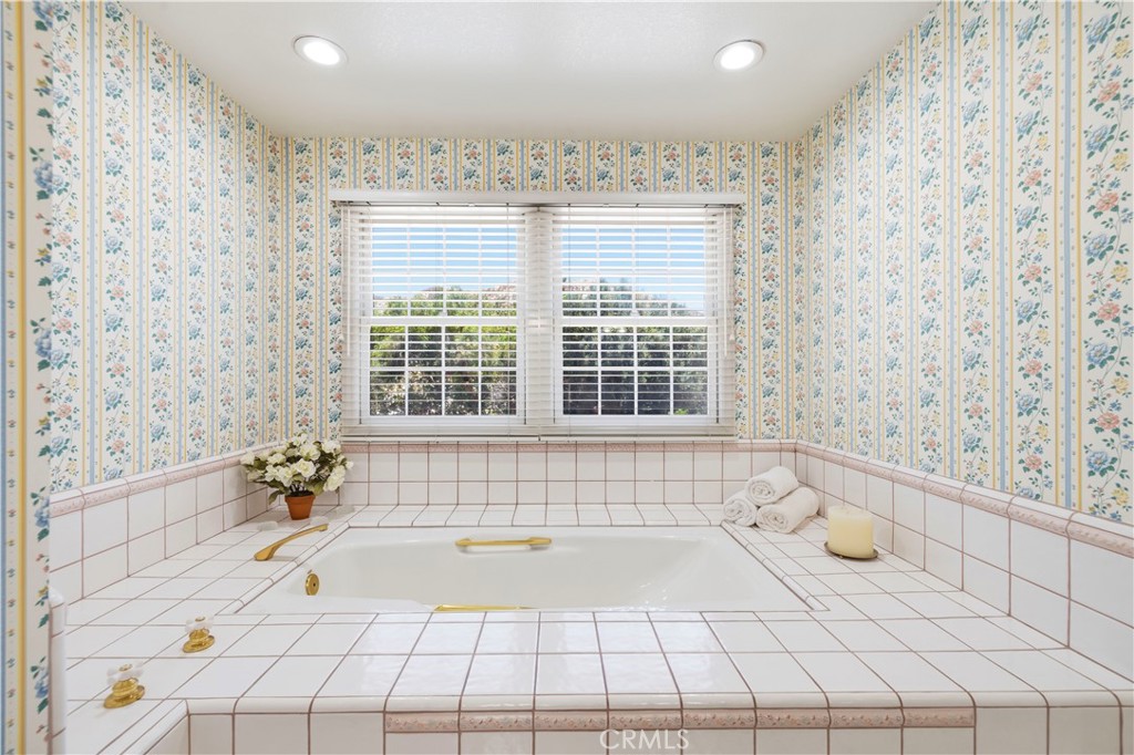 25707 Pacy Street Newhall, CA 91321 - Photo 38 of 62 primary bathroom
