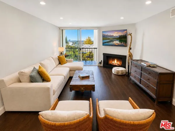 $3,350 | 8530 Holloway Drive, Unit 318, West Hollywood, CA 90069