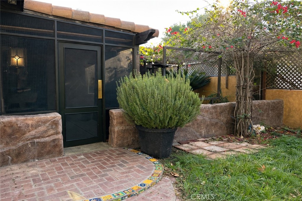 7326 Vanalden Avenue Reseda, CA 91335 - Photo 4 of 21