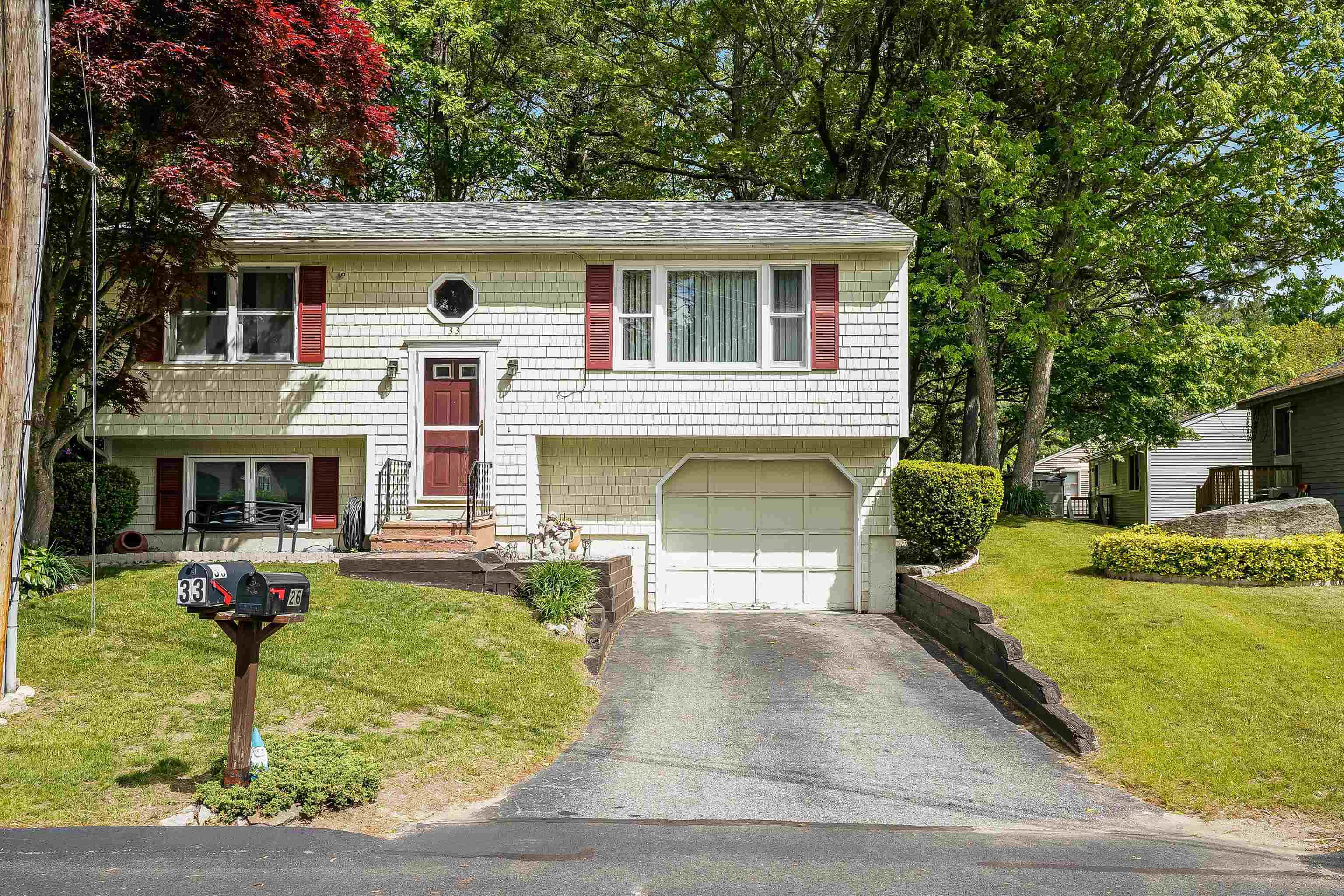 33 Carlene Drive Nashua, NH 03062 - Photo 2 of 27