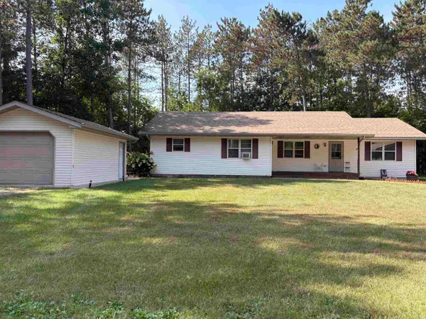$799,900 | W6490 Pineland Drive, Wild Rose, WI 54984