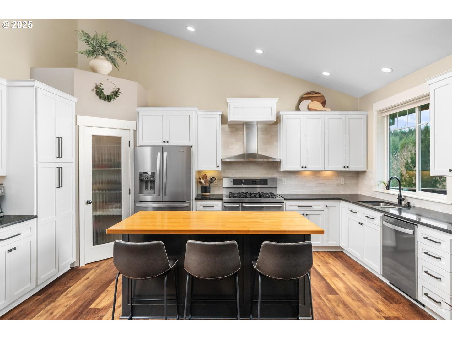 21481 South Ridge Road Oregon City, OR 97045 - Photo 13 of 48 a kitchen with granite countertop a table chairs stove and cabinets