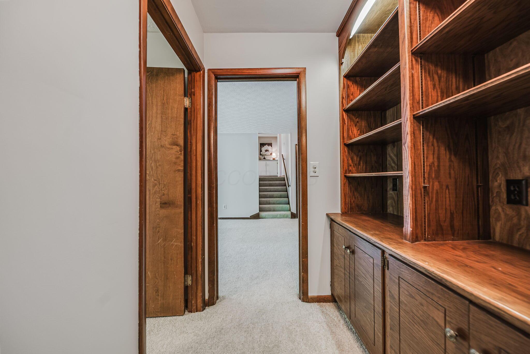 5256 Longrifle Road Westerville, OH 43081 - Photo 44 of 65 Hallway
