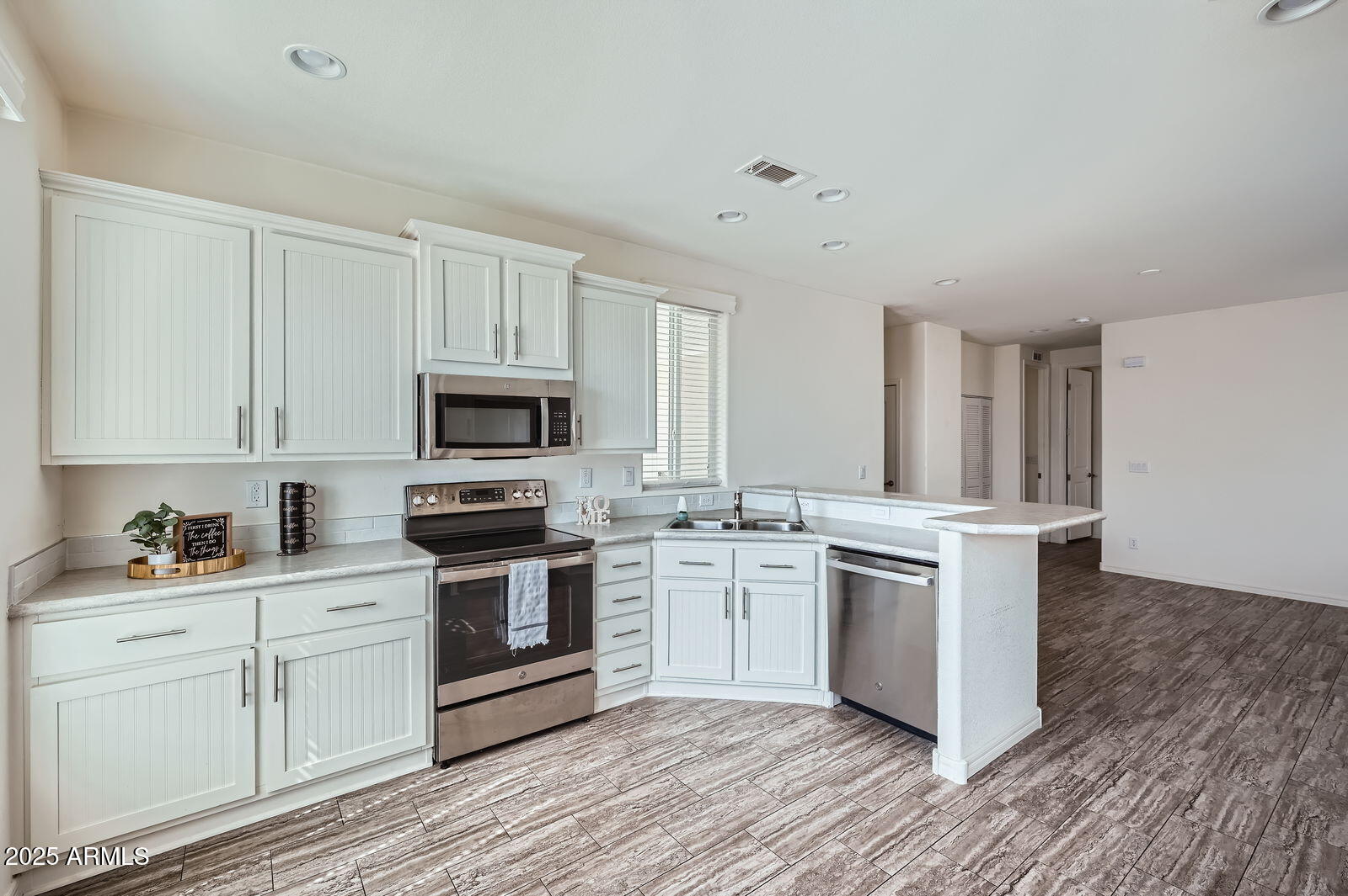 2206 South Ellsworth Road, Unit 129B Mesa, AZ 85209 - Photo 3 of 22 Stainless Steel Appliances