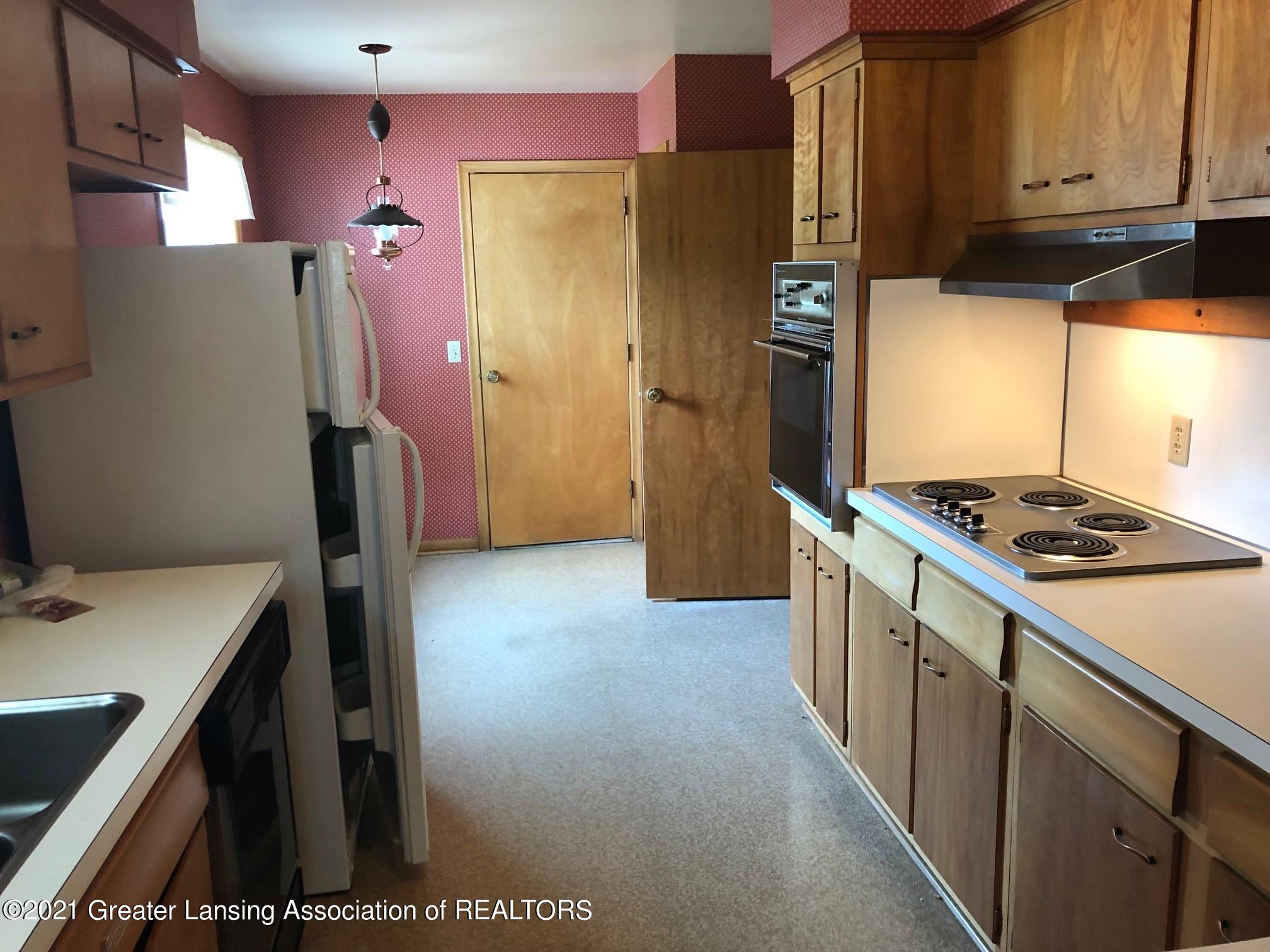 243 North Creyts Road Lansing, MI 48917 - Photo 6 of 14 6