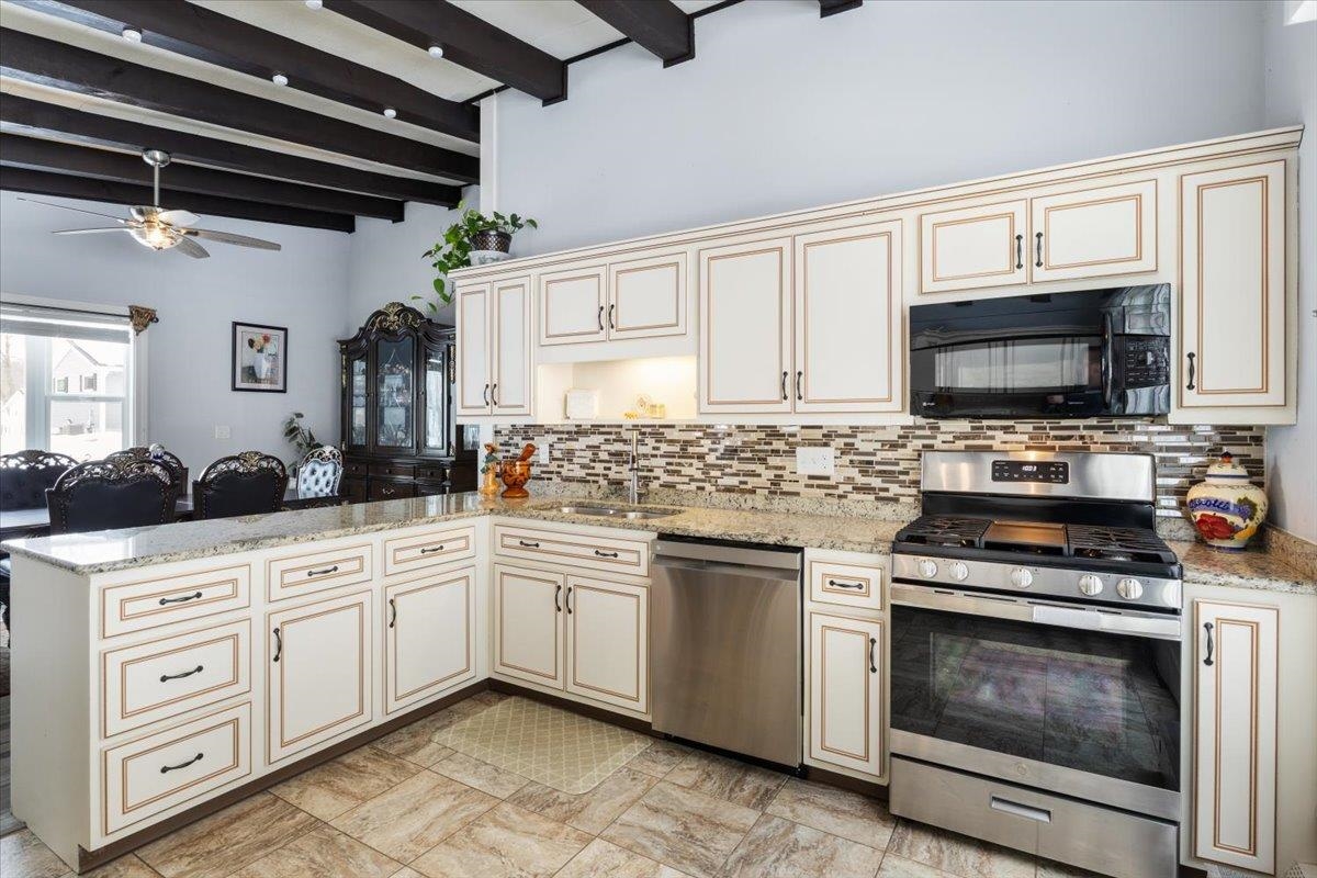 11 Austin Drive Dover, NH 03820 - Photo 2 of 40