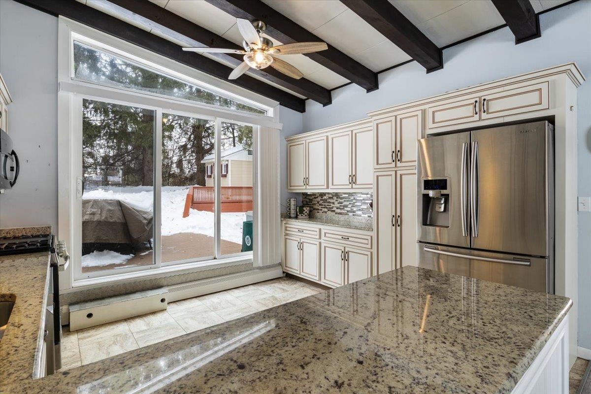 11 Austin Drive Dover, NH 03820 - Photo 4 of 40